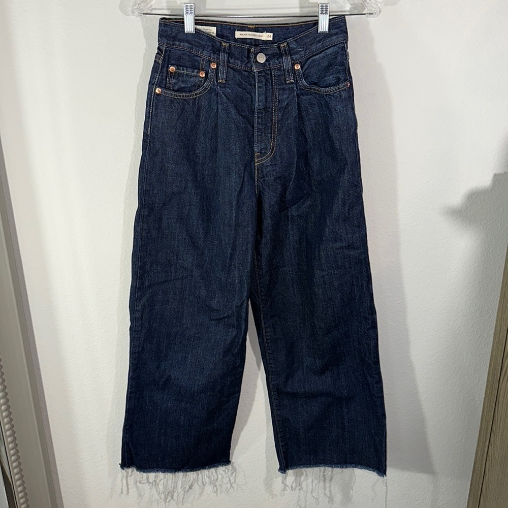RIBCAGE PLEATED CROPPED JEANS
Size 24